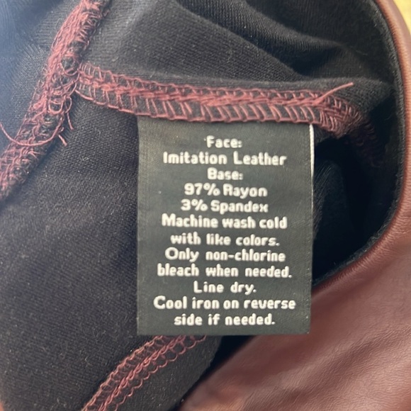 Rock & Republic™,Faux Leather Leggings in Wine,Fever Pull-On, All 5-Stars,Size S - Picture 11 of 11